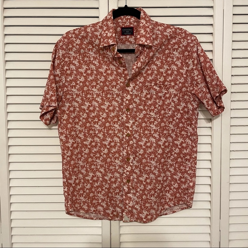 UNTUCKit Red Floral Short Sleeve Shirt Small Slim